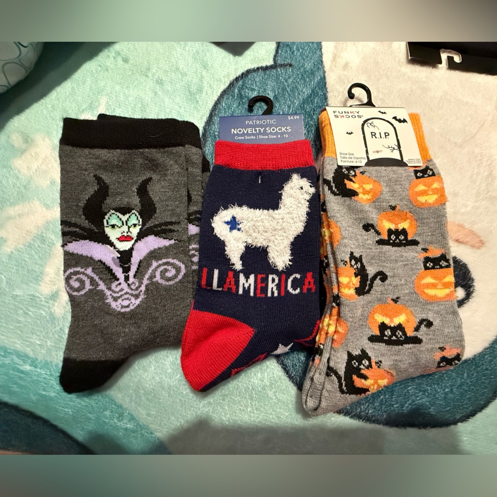 3 Pair Women’s Character/Holiday Socks.